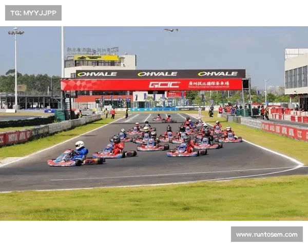 在卡丁车赛事中体验速度激情如何形容其热血沸腾的精彩瞬间